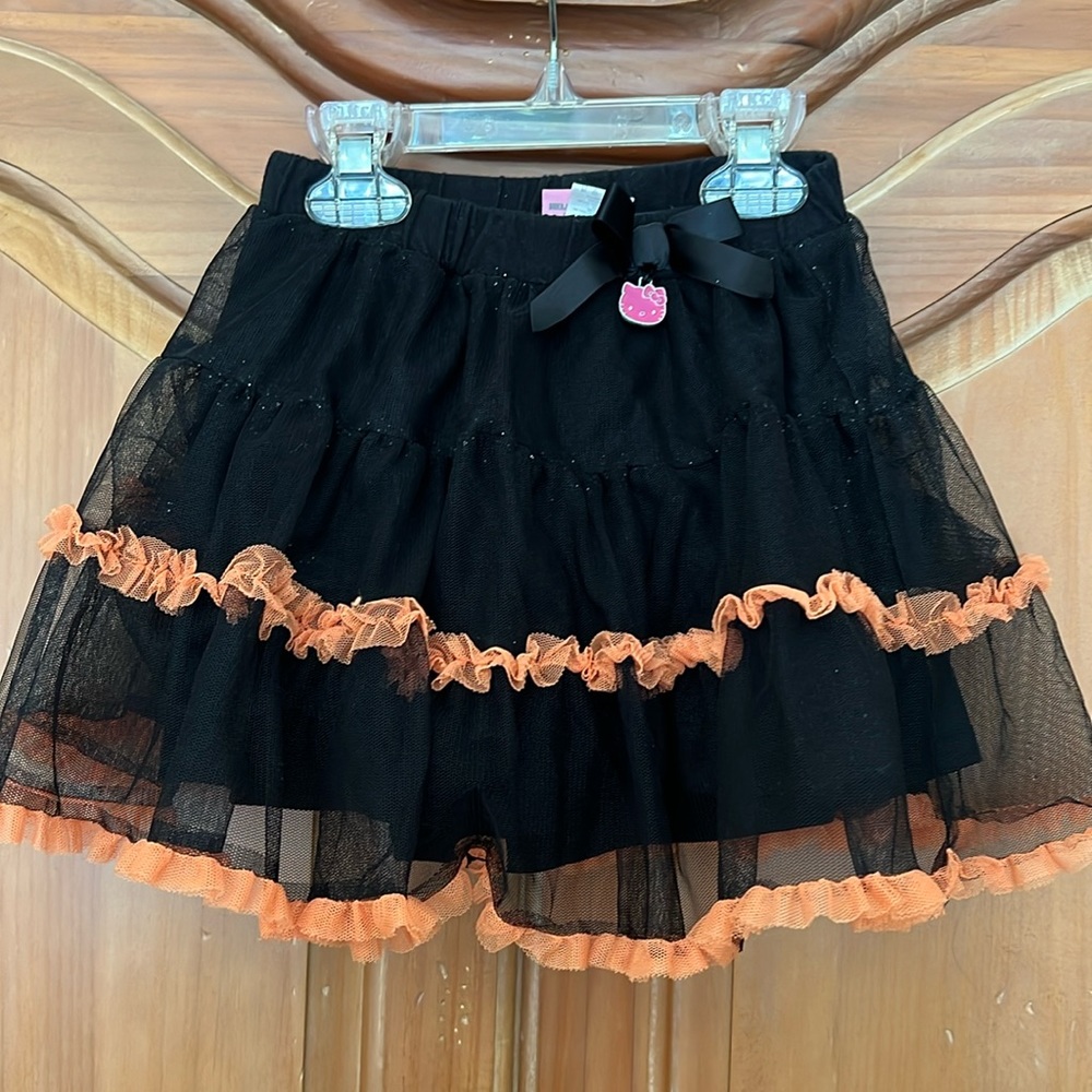 A cute Hello Kitty Tulle Skirt. Fun for Halloween. size 4T.